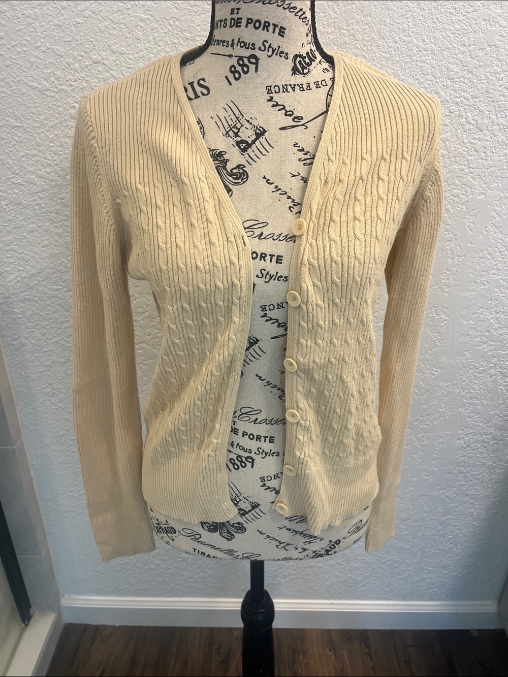 Vintage Liz Claiborne Pale Yellow V-Neck Cable Cardigan